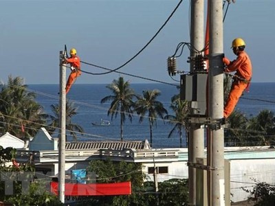 Điện lưới quốc gia đã được đưa ra huyện đảo Lý Sơn (Quảng Ngãi). (Ảnh: Ngọc Hà/TTXVN).