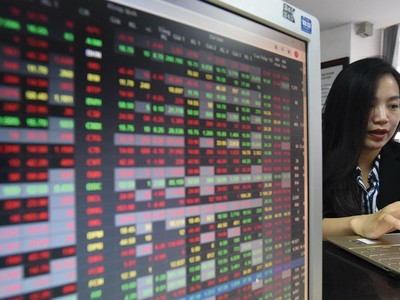 Tình trạng nghẽn lệnh đã kích hoạt tâm lý bán bằng mọi giá trong phiên giao dịch 24/12/2020. Ảnh: Dũng Minh.