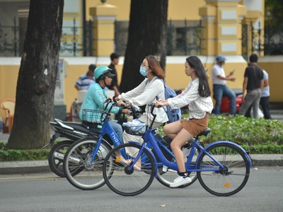 Xe đạp công cộng từng bước thay đổi thói quen đi lại của người dân, giảm ô nhiễm môi trường và tạo ra sản phẩm mới phục vụ khách du lịch.