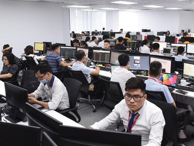 Công chúng đầu tư ngày càng quan tâm đến thị trường chứng khoán phái sinh, một trong 3 thị trường mà HNX vận hành. Ảnh: Dũng Minh.