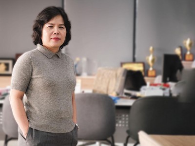 Bà Trương Cẩm Thanh, Chủ tịch Hội đồng quản trị kiêm Giám đốc Công ty Zion.