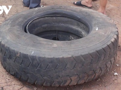 Chiếc lốp ô tô bất ngờ phát nổ khiến ông Hiển tử vong.