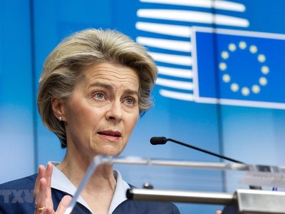 Chủ tịch Ủy ban châu Âu (EC) Ursula von der Leyen phát biểu tại cuộc họp báo ở Brussels, Bỉ ngày 26/2/2021. (Ảnh: THX/TTXVN).