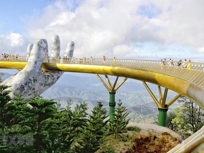 Cầu Vàng ở Bà Nà (Đà Nẵng). (Ảnh: Trọng Đạt/TTXVN).