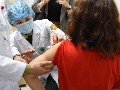 Các tình nguyện viên tham gia thử vaccine COVID-19 Nano Covax giai đoạn 2.