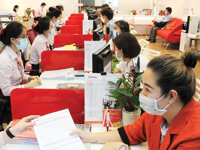 Ngân hàng vừa đảm bảo phòng dịch, vừa tăng tốc hỗ trợ khách hàng và nền kinh tế.