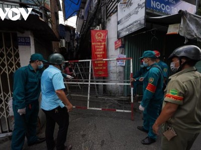 Con hẻm trong khu Mả Lạng bị phong tỏa.