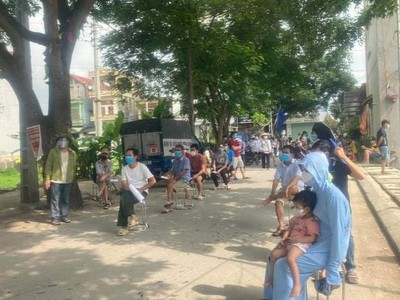 Bắc Giang: Công nhân tại khu vực điểm nóng Covid-19 phải cách ly 21 ngày khi về nhà