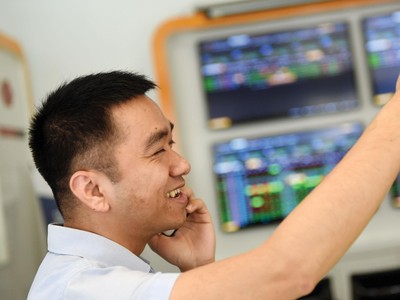 Khi thị trường chứng khoán tăng mạnh thì niềm tin và dòng tiền là yếu tố chính điều khiển thị trường.