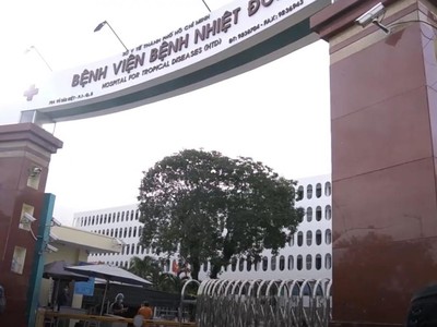 Bệnh viện Bệnh Nhiệt đới TP.HCM phong tỏa chiều 12/6.