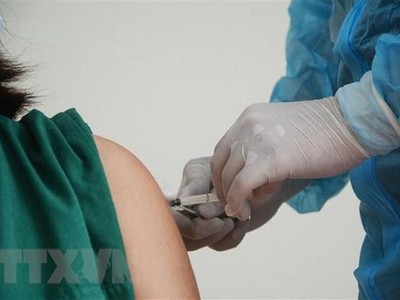 Tiêm vaccine phòng COVID-19. (Ảnh: Văn Dũng/TTXVN).