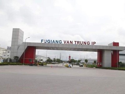 Khu công nghiệp Vân Trung vắng bóng người khi tạm dừng hoạt động vì xuất hiện ổ dịch.