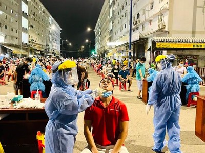 Tỉnh Bình Dương đang triển khai lấy mẫu xét nghiệm diện rộng cho một triệu người ở các khu vực có nguy cơ cao.