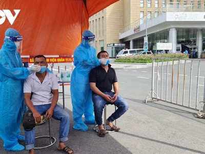 Lấy mẫu xét nghiệm ở Bệnh viện Quân y 175.