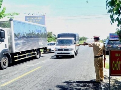 Bộ Công Thương vừa đề xuất Chính phủ ban hành Danh mục hàng hóa “cấm lưu thông” thay vì quy định Danh mục “hàng hóa thiết yếu”.