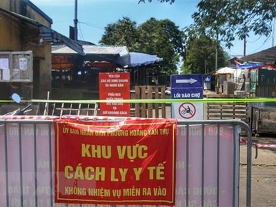 Phong tỏa chợ đầu mối phía Nam. (Ảnh: Tuấn Đức/TTXVN).