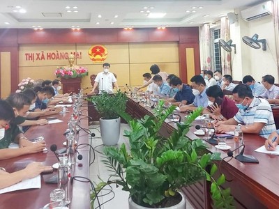 Phó Chủ tịch UBND tỉnh Nghệ An làm việc với thị xã Hoàng Mai trong đêm.