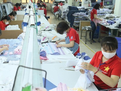 Đơn hàng năm 2022 vẫn là ẩn số lớn với các doanh nghiệp may mặc. Ảnh: Dũng Minh.