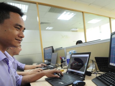 Bám vào dòng tiền để đầu tư ngắn hạn đòi hỏi sự nhanh nhạy và rủi ro cao hơn. Ảnh: Dũng Minh.