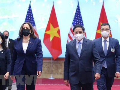 Thủ tướng Phạm Minh Chính và Phó Tổng thống Hoa Kỳ Kamala Harris. (Ảnh: Dương Giang/TTXVN).