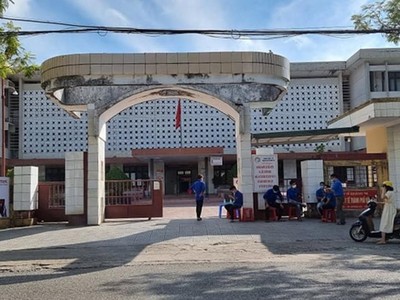 Trung tâm Y tế thành phố Đông Hà tạm dừng hoạt động sau khi phát hiện một nhân viên y tế dương tính SARS-CoV-2.