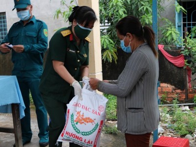 Tỉnh Sóc Trăng chăm lo cho hộ nghèo bị ảnh hưởng dịch vì COVID-19.