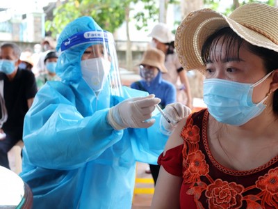 Tiêm vaccine COVID-19 cho người dân xã Hiệp Phước, huyện Nhơn Trạch (Ảnh: CDC Đồng Nai).