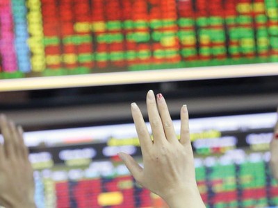 Thị trường chứng khoán gần đây có “sóng” cổ phiếu vốn hóa nhỏ.