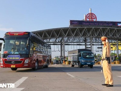 Lực lượng chức năng chốt trực tại cửa ngõ thủ đô.