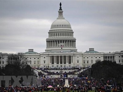 Người biểu tình tập trung tại khu vực tòa nhà Quốc hội Mỹ ở Washington, DC ngày 6/1/2021. (Ảnh: AFP/TTXVN).