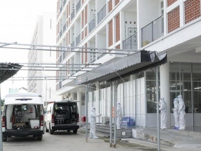 Mỗi chiếc xe chỉ chở 5 đến 7 người.