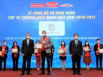 Đại diện Masterise Homes tại Lễ công bố và vinh danh Thương hiệu Mạnh Việt Nam 2021.
