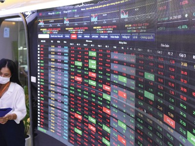 VN-Index trong 9 tháng đầu năm 2021 tăng 21,6% giúp nhiều công ty chứng khoán ghi nhận lãi lớn từ hoạt động tự doanh.