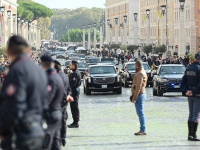 Đoàn xe tháp tùng Tổng thống Mỹ Joe Biden tại Rome (Ảnh: AFP).