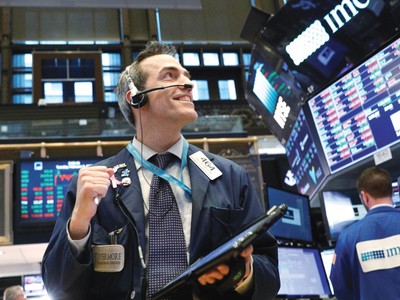 Thông điệp của Fed đã giúp chỉ chứng khoán Mỹ đóng cửa phiên 3/11 ở mức cao kỷ lục.