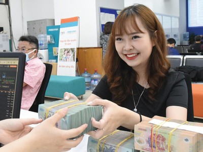 Điểm số và thanh khoản trên thị trường chứng khoán gần đây tăng mạnh, thu hút thêm dòng tiền. Ảnh: Dũng Minh.