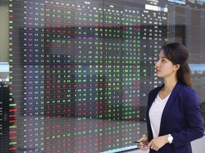 Trái phiếu doanh nghiệp chào bán riêng lẻ sẽ được đưa lên sàn chứng khoán, nhưng chỉ được giao dịch giữa các nhà đầu tư chứng khoán chuyên nghiệp