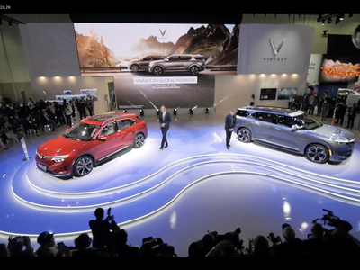 Vinfast VF e35 và VF e36 ra mắt hoành tráng tại sự kiện triển lãm Los Angeles Auto Show 2021