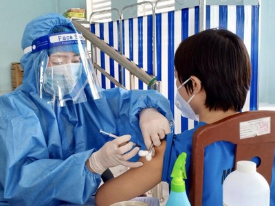 Bạc Liêu tiêm vaccine cho trẻ em từ 12 đến 17 tuổi.