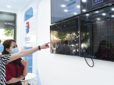 Cổ phiếu bất động sản vẫn còn nóng ấm