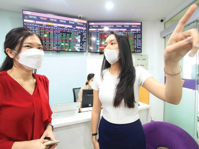 Nhiều người tham gia thị trường chứng khoán vì được bạn bè giới thiệu.