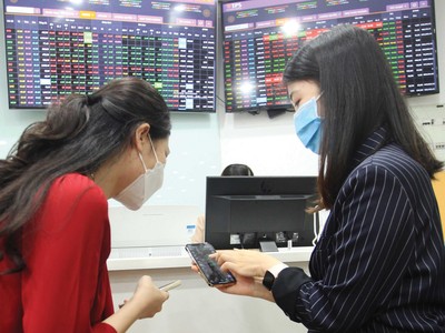 Trên thị trường chứng khoán có rất nhiều room phím hàng, trao đổi thông tin được lập ra, thu hút hàng nghìn thành viên.