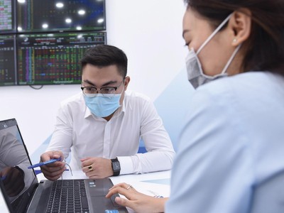 Cổ phiếu ngành ngân hàng đang chiếm khoảng 25% giá trị vốn hóa và 15% giá trị giao dịch toàn thị trường.