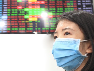 Thị trường chứng khoán: Chờ cơ hội mới 