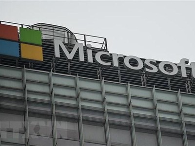 Biểu tượng Microsoft tại một tòa nhà ở Bắc Kinh, Trung Quốc. (Ảnh: AFP/TTXVN).