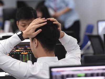 Năm 2021, nhiều người đầu tư chứng khoán theo phong trào.