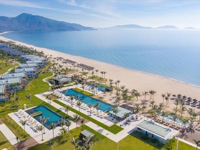 Khu vực huyện Cam Lâm, Khánh Hòa đã và đang hình thành nhiều khu du lịch, nghĩ dưỡng sang trọng.