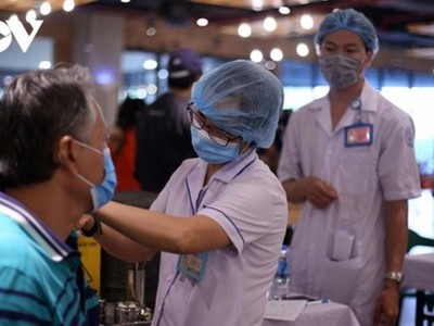 Hà Nội phấn đấu hoàn thành tiêm phủ mũi 3 cho người từ 18 tuổi trở lên trong tháng 3/2022.