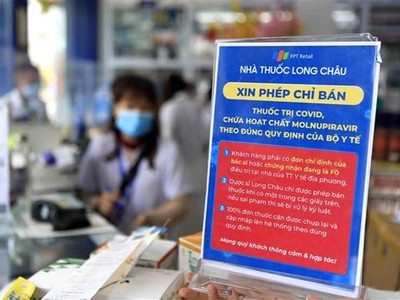 Từ ngày 24/2/2022, thuốc điều trị F0 bắt đầu được bán tại một số nhà thuốc trên địa bàn tỉnh Vĩnh Phúc. (Ảnh: Hoàng Hùng/TTXVN).