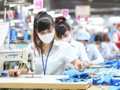 Người lao động có thể làm thêm trên 40 giờ nhưng không quá 60 giờ trong 1 tháng và khống chế tối đa 300 giờ trong 1 năm.